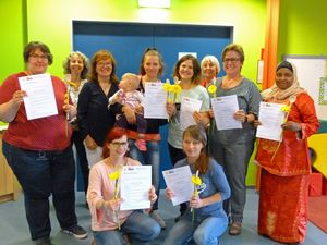 Stolz präsentieren sich die ersten Absolventen des „Haushaltsführerscheins“ im Mikado. Foto: Stadt Lippstadt