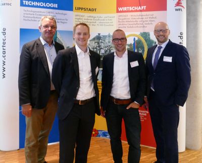 Zu der weiteren Veranstaltung der Reihe „Industrie 4.0 – konkret“ luden Christian Grotebrune, Unity AG (l.) und Dr. Ingo Lübben, WFL (r.) Dr. Markus Große Böckmann (2.vl.) und Markus Oel (2.v.r.) ein 