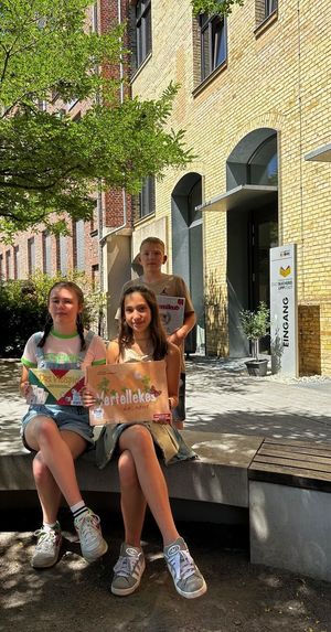 Maxim, Ivy und Litizia werden am 7. Juli ihr „Tagwerk“ in der Thomas-Valentin-Stadtbücherei verrichten. Foto: Stadt Lippstadt