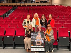 Auch im Stadttheater Lippstadt steht das Thema Gewalt gegen Frauen im Fo-kus: Das Theaterstück „Die Frau, die gegen Türen rannte“ wird am 18. November 2025 aufgeführt.  Foto: Stadt Lippstadt