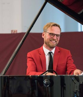 Swing frei, Schütz, Daniel Eberhard