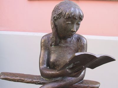 Skulptur "Die Lesende" in Lippstadt