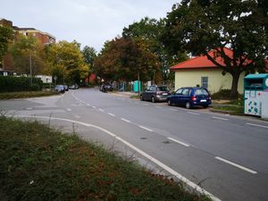 In die Fahrbahn der Nußbaumallee wird eine Mittelinsel als Querungshilfe eingebaut. Foto: Stadt Lippstadt