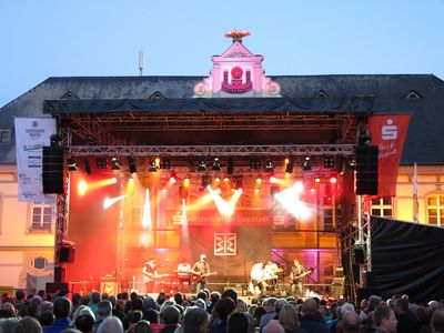 Altstadtfest Bühne bei Dämmerung