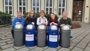 Silke Utzel-Eickenbusch, Blauland, Helena Funke, Referentin, Frauke Mönkeberg, VHS-Leiterin, Johanna Adler, Referentin, Frank Osinki, Fachdienstleiter Kinder- und Jugendarbeit. Foto: Stadt Lippstadt