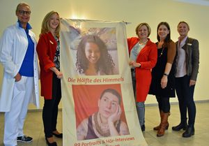 Freuen sich schon auf die Eröffnung der Ausstellung Ende Oktober: (v.l.n.r.): Dr. Sabine Lensches, EVK Lippstadt, Dr. Larissa Barnstorf-Laumanns, Soroptimist Club Lippstadt, Marlies Stotz, Vorsitzende des Gleichstellungsbeirates, Daniela Franken, Gleichstellungsstelle Stadt Lippstadt und Susanne Musga, Zonta Club Lippstadt. Foto: Stadt Lippstadt