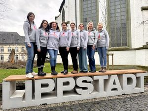 Bei der Tanzaktion „One Billion Rising“ setzen die Teilnehmerinnen und Teilnehmer ein Zeichen für Solidarität mit Frauen und Mädchen. Die Arbeitsgemeinschaft Mädchen freut sich auf viele Teilnehmerinnen und Teilnehmer. Foto: Stadt Lippstadt