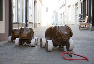 Die drei Schweine sind aus der Lippstädter Fußgängerzone nicht wegzudenken. Foto: Sandra Püttmann