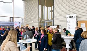 Zahlreiche Besucherinnen und Besucher nutzten den Infotag Wärmepumpen und Photovoltaik, um sich über moderne Heizungs- und Energielösungen zu informieren und mit Fachleuten ins Gespräch zu kommen. Foto: Stadt Lippstadt