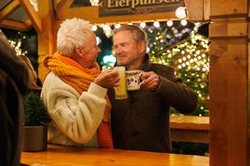Weihnachtsmarkt Anstoßen