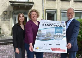 (v.l.n.r.) Kimberly Schalkowski,, Ulrike Möring und Heinrich Horstmann  von der Stadt Lippstadt freuen sich auf den Tag der Städtebauförderung am 10. Mai 2025.