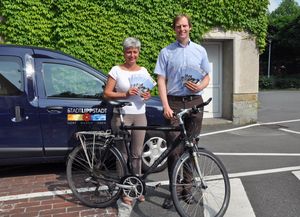 Sabine Haupert und Björn Bühlmeier aus dem Fachdienst Stadtplanung und Umweltschutz freuen sich auf eine gute Beteiligung bei den Bürgerwerkstätten und der Onlinebefragung. Foto: Stadt Lippstadt