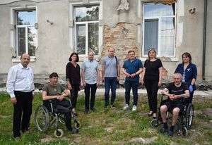 Die Lippstädter Delegation traf Verantwortliche und Menschen, die im Geriatriezentrum in Kalusch leben. Foto: Dieter Tuschen