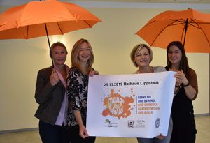 Alles in Orange: Susanne Musga (Zonta), Dr. Larissa Barnstorf-Laumanns (Soroptimist), Marlies Stotz (Vorsitzende des Gleichstellungsbeirates) und Daniela Franken (Stadt Lippstadt) (v.l.n.r.) sind startklar für den 25. November 2019. Foto: Stadt Lippstadt