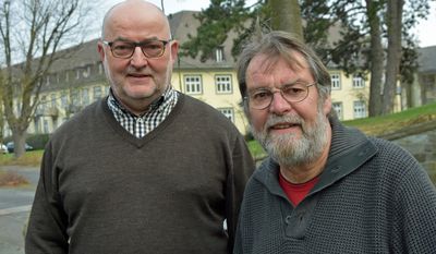 Die Koordinatoren Theodor Kremer und Klaus Rennkamp freuen sich über neue Ehrenamtliche für den Besuchs- und Begleitdienst. Foto: Stadt Lippstadt