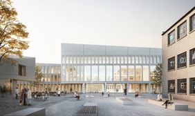 Das neue Stadthaus wird über die Hospitalstraße und einen Vorplatz erschlossen. Rechts ist das Gebäude Hospitalstraße 46a zu sehen, in dem künftig das Museumsdepot untergebracht sein wird.