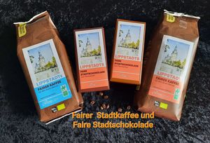 Die Lippstadt-Schokolade und den Lippstadt-Kaffee gibt es jetzt im neuen Gewand. Foto: Doro Höfer, Weltladen Lippstadt