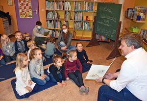 Zum bundesweiten Vorlesetag war Bürgermeister Arne Moritz als prominenter Vorleser in der Kita Hörste zu Gast.  Foto: Stadt Lippstadt
