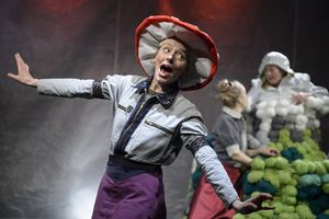 Frau Holle (c) Jörg Metzner