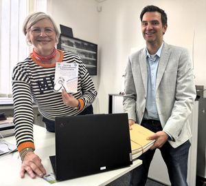 Mariethres Koch-Fechteler und Marc Schmidt vom Fachdienst Soziales und Integration freuen sich auf viele Teilnehmer beim Vortrag zur elektronischen Patientenakte im Rathaussaal. Foto: Stadt Lippstadt