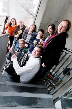 „ensemble vinorosso“ mit Musikschullehrer Florian Stubenvoll (Mitte). Foto: Musikschule