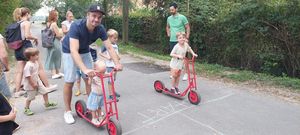 Auf die Plätze, fertig, los: Bei der Familienolympiade der Kita Rixbeck stellten Eltern und Kinder ihr sportliches Geschick unter Beweis. Foto: Stadt Lippstadt