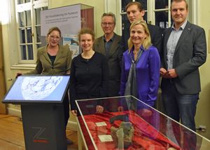 Freuen sich über eine gelungene Kooperation: (v.l.n.r.) Rashida Hussein-Oglü, Dr. Aurélie Bartley, Wolfgang Streblow, Alexander Gossen, Dr. Christine Schönebeck und Professor Dr. Christian Thomas. Foto: Stadt Lippstadt
