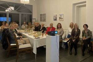 Präsentation und Small Talk in der "Diele" des Hof Scheer