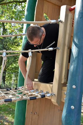 Geprüft und für bespielbar befunden: Das neue Spielgerät an der Kita in Rixbeck. Foto: Stadt Lippstadt