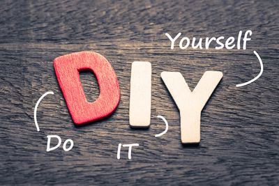 Die Buchstaben D I Y, welche für "Do it yourself" stehen