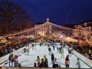 Weihnachtsmarkt Eisbahn