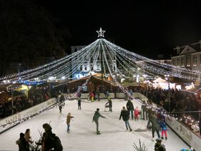 Weihnachtsmarkt - Eisbahn
