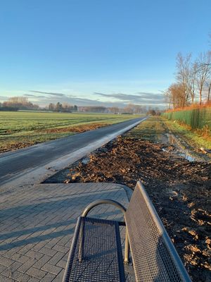 Sonnenaufgang überm Alleenweg: Der südliche Teil des Wegs kann noch vor Weihnachten für den Fuß- und Radverkehr freigegeben werden. Die Bepflanzung und weitere Ausstattung erfolgt ab Anfang des kommenden Jahres.