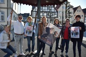 (v.l.) Birgit Wortmann, Erwitte, Hubert Nieuwdorp, Edelgard Tambach, Gemeinde Möhnesee, Beate Hoffmann, Lippetal, Daniela Franken, Lippstadt, Birgit Dobbels, Geseke und Anne Weckwerth, Anröchte bieten wieder die Kinoaktion am 8. März an. Foto: Stadt Lippstadt