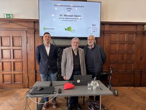 Freuten sich über einen vollen Rathausaal: (v.l.n.r.): Fachdienstleiter Marc Schmidt, Referent Dr. Michael Adam und Martin Schulz als Vorsitzender des Seniorenbeirats der Stadt Lippstadt. Foto: Stadt Lippstadt