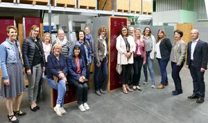 Lippstädter Unternehmerinnen in der "Sella Port"-Produktionsstraße
