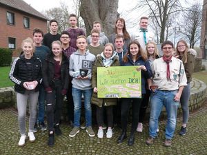 Sie sind fit fürs Ehrenamt in der Kinder- und Jugendarbeit: 19 Jugendliche und junggebliebene Erwachsene absolvierten erfolgreich die Gruppenleiterschulung des Jugend- und Familienbüros. Foto: privat