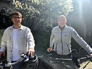 Dennis Isaak (l.) und Michael Tröger (r.) sind schon startklar für die Aktion „STADTRADELN“ im Mai. Foto: Stadt Lippstadt