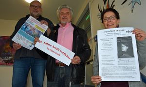 Anita Polder (r.) und Rüdiger Menzel (l.) vom Seniorenbüro der Stadt Lippstadt freuen sich gemeinsam mit Kinobetreiber Hubert Nieuwdorp (m.) auf die Jubiläumsveranstaltung am 15. Dezember. Foto: Stadt Lippstadt