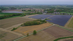 Die Freiflächen-Photovoltaikanlage in Herringhausen ist seit Mai in Betrieb. Foto: solar-konzept GmbH
