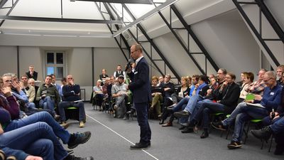 Über 70 Teilnehmer sind beim ersten Treffen des Klimabündnisses in der Aula des Hansekollegs zusammengekommen. Foto: Stadt Lippstadt