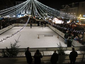Weihnachtsmarkt - Eisstockschießen