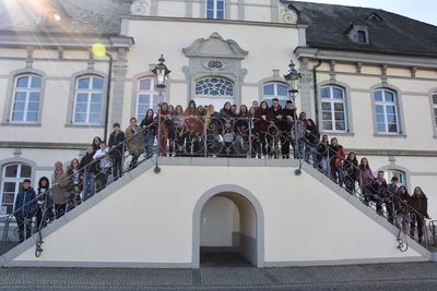 Besuch aus Spanien in Lippstadt: In den kommenden Tagen erkunden die Gäste aus Pamplona gemeinsam mit ihren Austauschpartnern vom Ostendorf-Gymnasium Lippstadt und die nähere Umgebung. Foto: Stadt Lippstadt