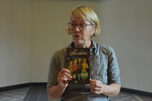 Autorin Gina Mayer las in der Thomas-Valentin-Stadtbücherei. Foto: Stadt Lippstadt