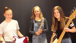 Die Power Girls treten bei „Jazz im Foyer“ mit einem Song von Miley Cyrus auf. Foto: Stadt Lippstadt