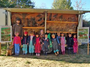 : 14 Vorschulkinder des Familienzentrums „Phantásien“ entdeckten die Lippstädter  Wälder. Foto: Stadt Lippstadt