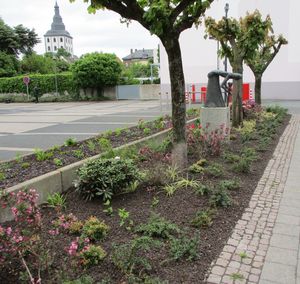 Rund um das „Mädchen mit Blume“ in der Blumenstraße blüht es. Foto: Stadt Lippstadt