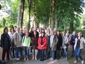 Lippstädter Unternehmerinnen besichtigen den Lippstädter Hauptfriedhof