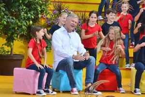 Reinhard Horn mit Earth Choir Kids