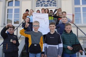 Mit dem Jugend- und Familienbüro der Stadt Lippstadt entwickelten zwölf Kin-der in den Osterferien vier digitale Schnitzeljagden mit der App „Actionbound“. Diese sogenannten „Bounds“ sind nun online und können kostenlos gespielt werden. Foto: Stadt Lippstadt    